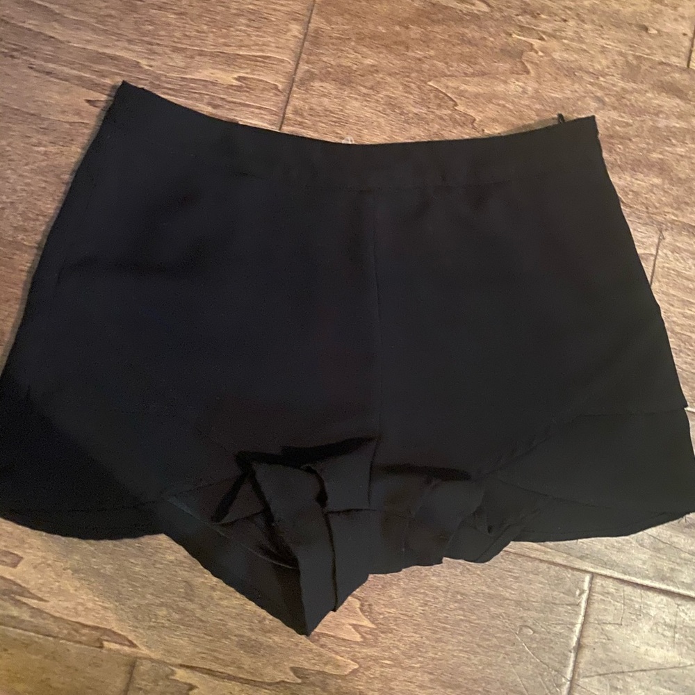 High waisted scalloped hem loveriche shorts